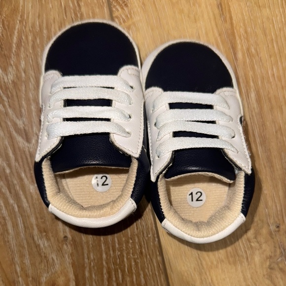 Baby Black and White Star Sneakers old money chic - Picture 4 of 4